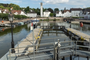 Hafenbecken mit Schleuse in Bad Karlshafen